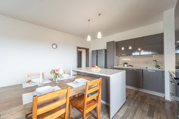 Prodej bytu 3+kk v osobním vlastnictví 118 m², Praha 10 - Horní Měcholupy