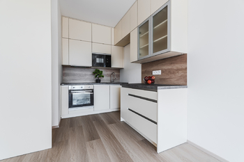 KUCHYNSKÝ KOUT - Pronájem bytu 2+kk v osobním vlastnictví 53 m², Praha 10 - Hostivař
