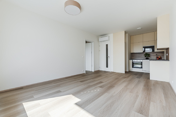 OBÝVACÍ POKOJ S KK - Pronájem bytu 2+kk v osobním vlastnictví 53 m², Praha 10 - Hostivař