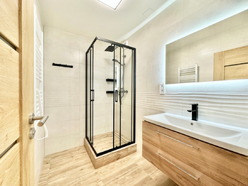 Pronájem bytu 3+1 v osobním vlastnictví 67 m², Praha 8 - Kobylisy