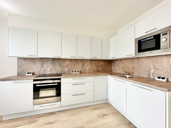Pronájem bytu 3+1 v osobním vlastnictví 67 m², Praha 8 - Kobylisy