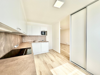 Pronájem bytu 3+1 v osobním vlastnictví 67 m², Praha 8 - Kobylisy