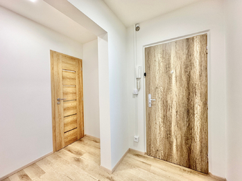 Pronájem bytu 3+1 v osobním vlastnictví 67 m², Praha 8 - Kobylisy