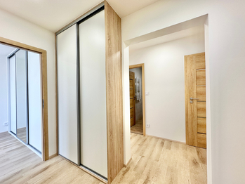 Pronájem bytu 3+1 v osobním vlastnictví 67 m², Praha 8 - Kobylisy