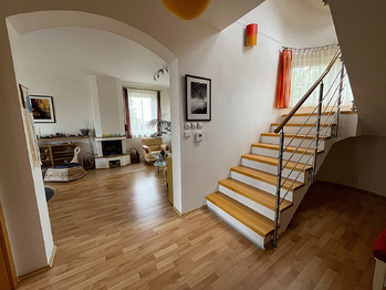 Schodiště do 2NP - Pronájem domu 228 m², Šestajovice