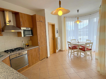 Jídelna s kuchyní - Pronájem domu 228 m², Šestajovice