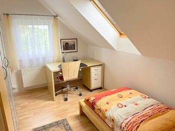 Pokoj č.1, 2NP - Pronájem domu 228 m², Šestajovice