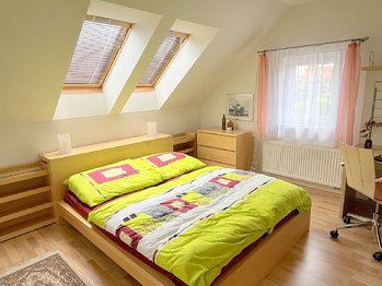 Pokoj č.4, 2NP - Pronájem domu 228 m², Šestajovice