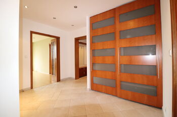Chodba - Pronájem bytu 3+1 v osobním vlastnictví 100 m², Praha 4 - Podolí