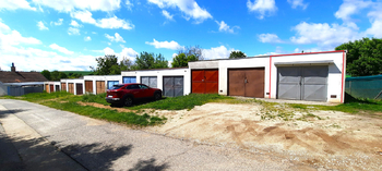 celkový pohled na všechny garáže - Prodej garáže 22 m², Slavonice 