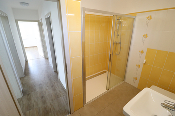 Pronájem domu 75 m², Mšecké Žehrovice