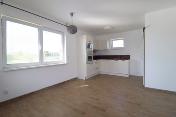 Pronájem domu 75 m², Mšecké Žehrovice