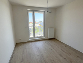 Ložnice se vstupem na balkón - Pronájem bytu 2+kk v osobním vlastnictví 48 m², Brandýs nad Labem-Stará Boleslav