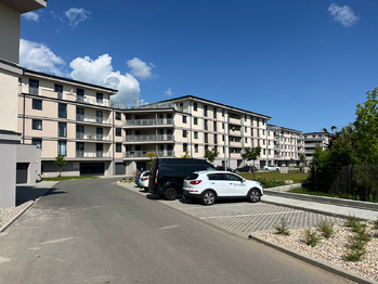 Pohled na dům - Pronájem bytu 2+kk v osobním vlastnictví 48 m², Brandýs nad Labem-Stará Boleslav