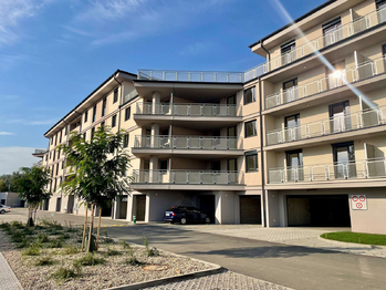 Pohled na dům - Pronájem bytu 2+kk v osobním vlastnictví 48 m², Brandýs nad Labem-Stará Boleslav 