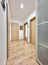 Pronájem bytu 2+kk v osobním vlastnictví 66 m², Jinočany