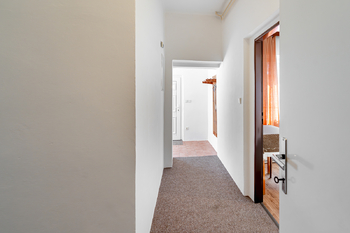 chodba v přízemí - Prodej domu 134 m², Roudnice nad Labem