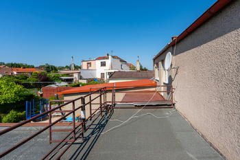 Terasa 2 směrem za dům - Prodej domu 134 m², Roudnice nad Labem