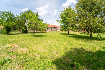Prodej pozemku 2517 m², Liteň