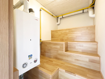 Plynový turbo kotel a skladovací prostory  - Prodej bytu 3+kk v osobním vlastnictví 70 m², Praha 10 - Petrovice