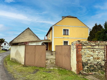 Zadní vjezd - Prodej domu 147 m², Libochovice