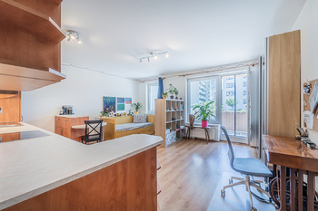 Prodej bytu 1+kk v osobním vlastnictví 32 m², Praha 9 - Černý Most