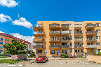 Prodej bytu 1+kk v osobním vlastnictví 32 m², Praha 9 - Černý Most