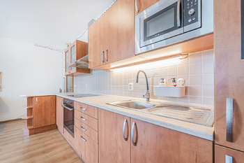 Prodej bytu 1+kk v osobním vlastnictví 32 m², Praha 9 - Černý Most