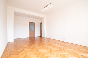 Obývací pokoj - Prodej bytu 2+1 v osobním vlastnictví 55 m², Praha 4 - Záběhlice
