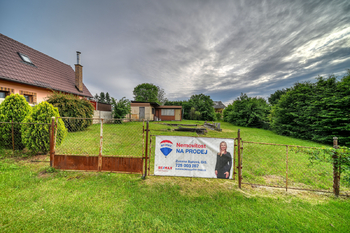 Prodej pozemku 829 m², Kostomlátky