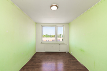 Dětský pokoj nebo pracovna - Prodej bytu 3+1 v osobním vlastnictví 97 m², Praha 9 - Kyje