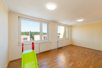 Ložnice - Prodej bytu 3+1 v osobním vlastnictví 97 m², Praha 9 - Kyje