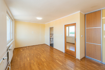 Ložnice - Prodej bytu 3+1 v osobním vlastnictví 97 m², Praha 9 - Kyje