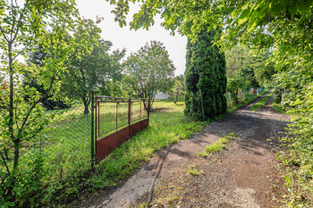 Prodej pozemku 1182 m², Praha 5 - Řeporyje