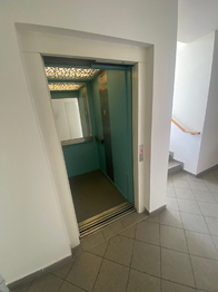 Výtah - Pronájem bytu 2+kk v osobním vlastnictví 48 m², Praha 10 - Strašnice