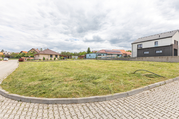 Prodej pozemku 810 m², Hostomice