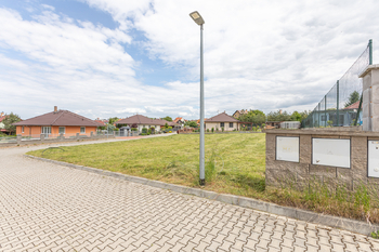 Prodej pozemku 810 m², Hostomice