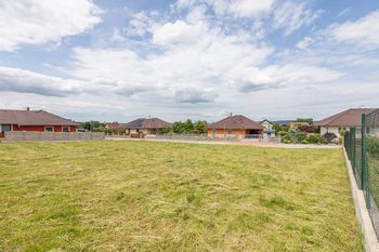 Prodej pozemku 810 m², Hostomice