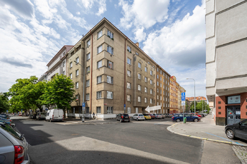 Pohled na dům - Pronájem bytu 1+1 v osobním vlastnictví 46 m², Praha 3 - Žižkov