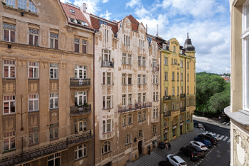 výhled park - Pronájem bytu 3+1 v osobním vlastnictví 120 m², Praha 5 - Smíchov