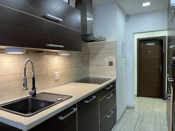 Prodej bytu 3+1 v osobním vlastnictví 75 m², Praha 4 - Chodov