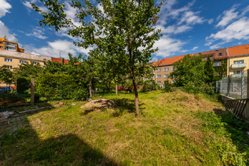 10. Zahrada za domem - Pronájem bytu 1+kk v osobním vlastnictví 22 m², Praha 9 - Hloubětín
