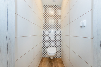 8. Samostatné WC - Pronájem bytu 3+1 v osobním vlastnictví 73 m², Praha 9 - Hloubětín