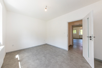 12. Druhá ložnice v  bytě - Pronájem bytu 3+1 v osobním vlastnictví 73 m², Praha 9 - Hloubětín