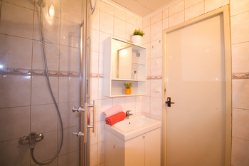 koupelna - Pronájem bytu 2+kk v osobním vlastnictví 42 m², Praha 5 - Zbraslav