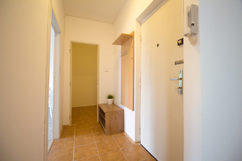 chodba - Pronájem bytu 2+kk v osobním vlastnictví 42 m², Praha 5 - Zbraslav
