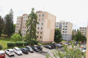pohled z okna - Pronájem bytu 2+kk v osobním vlastnictví 42 m², Praha 5 - Zbraslav
