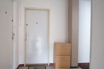 vchod - Pronájem bytu 2+kk v osobním vlastnictví 42 m², Praha 5 - Zbraslav