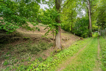 Prodej pozemku 1057 m², Mezouň