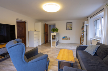 Obývací pokoj patro - Prodej domu 170 m², Mladé Buky